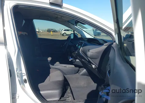 2021 Toyota Prius Le z USA, uszkodzony, nr VIN JTDKAMFU6M3143904